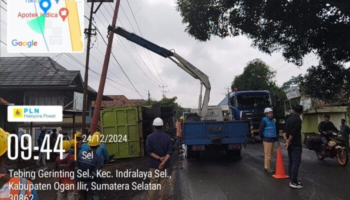 PLN Indralaya Gerak Cepat Pulihkan Listrik Akibat Truk Terguling di Tebing Grinting