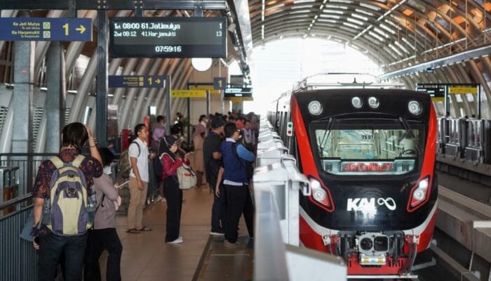 Lonjakan 132 Persen Pengguna LRT Jabodebek di Pergantian Tahun