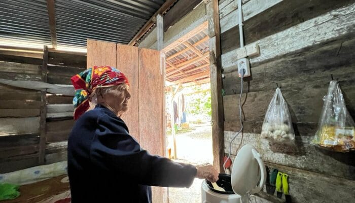 PLN Salurkan Sambungan Listrik Gratis untuk 2.597 Keluarga Prasejahtera di Bulan Ramadan