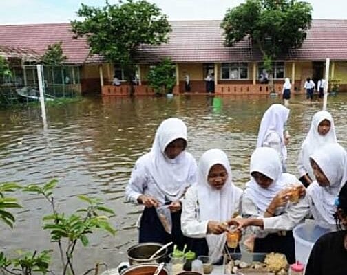 Jika Hujan dan Air Pasang Naik, Murid SMPN 25 Palembang Diimbau Belajar dari Rumah