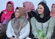 Sempatkan Belanja di Pasar Bedug Kemuning, Putri Azizah Bawa Pulang Makanan Favorit Wawako Palembang