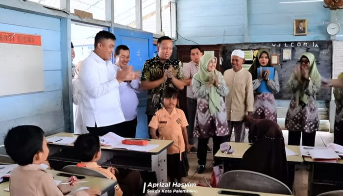 Sekda Palembang Tinjau SDN 200 yang Miring, Perbaikan Ditargetkan Tahun Ini
