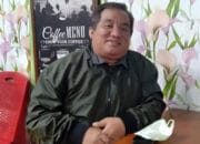 Di Lampu Merah: Potret Anjal dan Badut di Perkotaan.