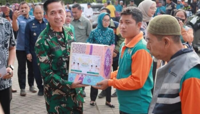 Ratu Dewa Imbau Dinas Peduli PHL, Bagikan 511 Bingkisan Sembako