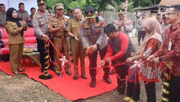 Polres Prabumulih Serahkan 2 Unit Rumah Program Bedah Rumah Kapolda Sumsel