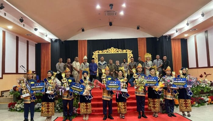 M. Dzakie dan Zeze Erlian Terpilih sebagai Juara 1 Duta Lalu Lintas 2025 Prabumulih