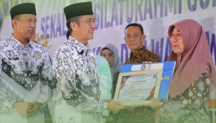 Kukuhkan Kepengurusan PGRI Kota Palembang, Ratu Dewa: Berikan yang Terbaik Bagi Dunia Pendidikan