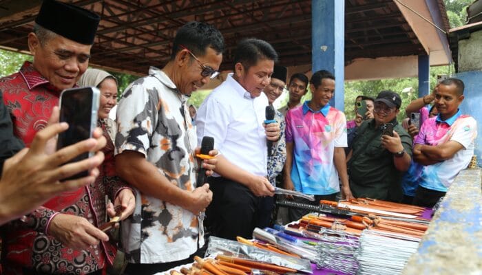 Peduli Keselamatan Kerja, Gubernur Herman Deru : Pemerintah Akan Biayai BPJS Pengrajin Besi