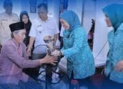 Ramlan Isman Dapat Bantuan Alat Kaki dari TP PKK Palembang