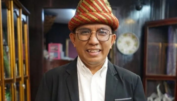 Ketika Akademisi Berakting: Dr. Hendra Sudrajat dan Peran Filosofisnya di “Palembang Punyo Cerito”