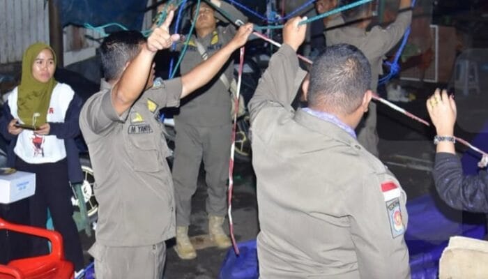 PKL di Kawasan Taman Bawah Jembatan Ampera Ditertibkan Satpol PP