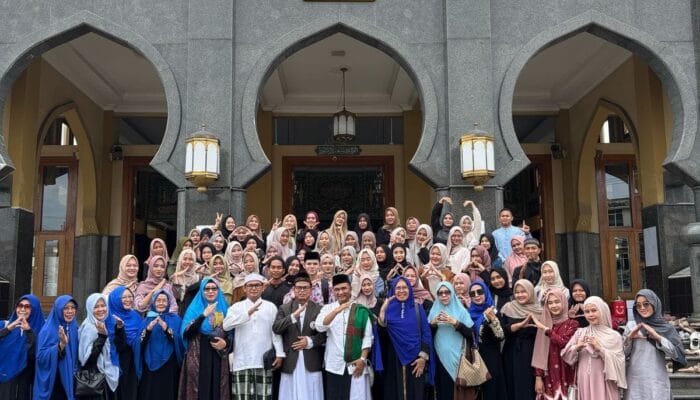 Merawat Masjid, Merawat Iman: Pengabdian Mahasiswa UIN Raden Fatah di Bulan Suci
