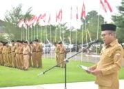 Wabup Musi Rawas Pimpin Apel dan Serahkan Bingkisan bagi ASN Masa Purna Tugas