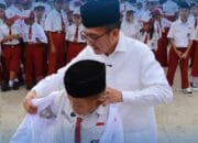 Pemkot Palembang Salurkan Puluhan Ribu Seragam Gratis Siswa