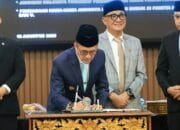 Ratu Dewa Tanggapi Pandangan Umum 8 Fraksi DPRD Kota Palembang Tentang Penyampaian 4 Raperda