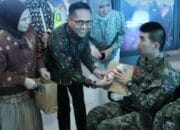 Hari Pelanggan Nasional, Ratu Dewa Gandeng Garuda Indonesia Bagikan Produk UMKM Lokal ke Penumpang