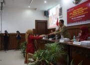 Tri Puji Handayani Persembahkan Disertasi Dulmuluk, Raih Gelar Doktor Cumlaude ISI Surakarta