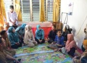 Ketua TP PKK Palembang Serahkan Kursi Roda dan Bantuan Kepada Ulil, Remaja Disabilitas di 9/10 Ulu