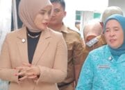 Kunjungi Warga yang Menderita Lumpuh, Ketua TP PKK Palembang Salurkan Paket Sembako dan Kursi Roda