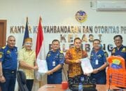 Serahkan Pas Kecil ke Pengusaha Speed Boat, KSOP Kelas 1 Palembang Tingkatkan Keselamatan dan Keamanan Pelayaran