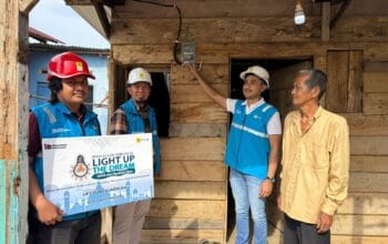 Berkah Ramadan, PLN Nyalakan Listrik Gratis untuk Warga Karya Bakti