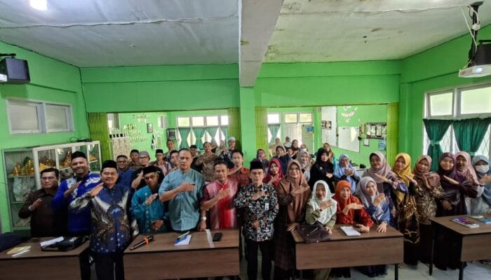 Pelatihan Metode Tilawati untuk Tingkatkan Kualitas Bacaan Al-Qur’an Di SMP Islam Az-Zahra Poligon Membludak