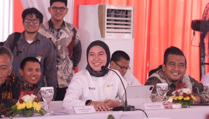 Direktur Distribusi PLN Tinjau Kesiapan Listrik dan SPKLU di Palembang Jelang Mudik