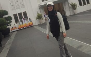 Kebenaran Sering Lahir dari Obrolan yang Dianggap Sepele