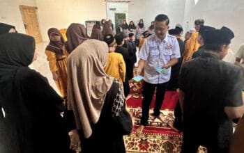 Gen RD Salurkan THR untuk 31 Anak Yatim di TPQ Miftahul Jannah