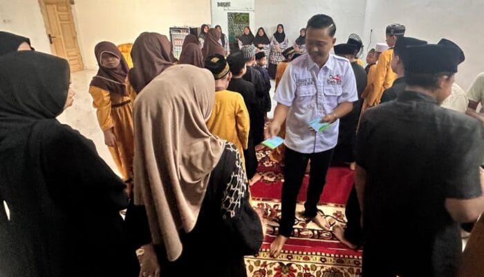 Gen RD Salurkan THR untuk 31 Anak Yatim di TPQ Miftahul Jannah