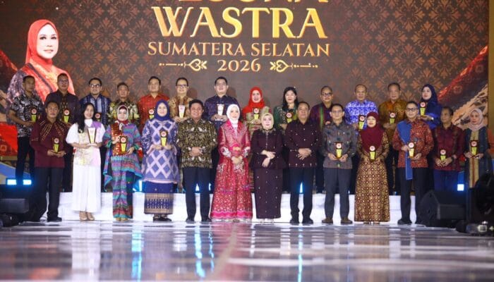 Ketua Dekranasda Feby Deru Tampilkan Inovasi Batik Sembagi dan Sulam Mudawaroh