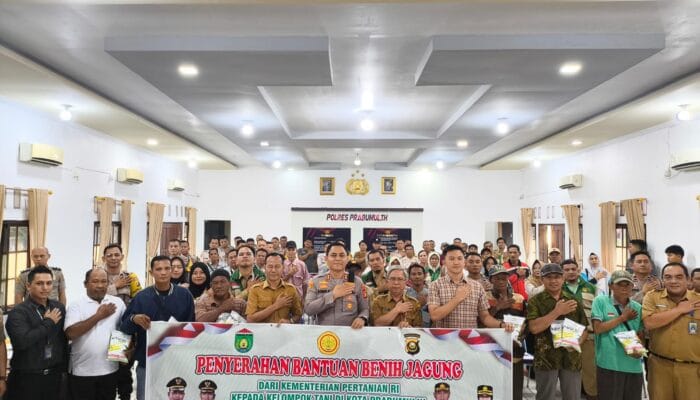 Kapolres Prabumulih Serahkan Bantuan Jagung Maxxi 2 untuk Petani Lokal