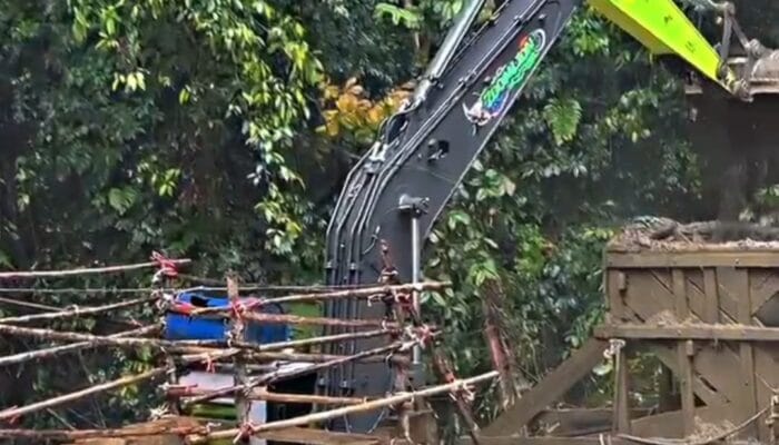 Aktivitas Tambang Ilegal Picu Banjir Bandang di Sarolangun, Puluhan Alat Berat Terseret Arus