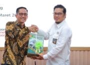 Pimpin Transparansi Keuangan Daerah: Ratu Dewa Serahkan LKPD 2025