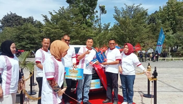 Nasabah Beruntung Raih Mobil Toyota Rush di Undian Pesirah BSB Prabumulih