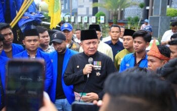 Gubernur Herman Deru Temui Massa PMII, Tegaskan Komitmen Transparansi Anggaran dan Perbaikan Infrastruktur