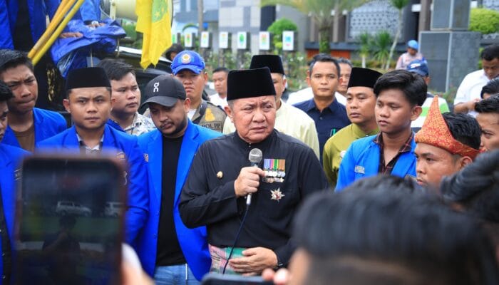 Gubernur Herman Deru Temui Massa PMII, Tegaskan Komitmen Transparansi Anggaran dan Perbaikan Infrastruktur