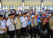 Wagub Cik Ujang Sambut Jamaah Haji Kloter II Asal Lahat, Apresiasi Sinergi Pelayanan Haji