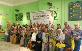 Buah Sawo Masuk pada Diskusi Kebudayaan di Desa Peninjauan