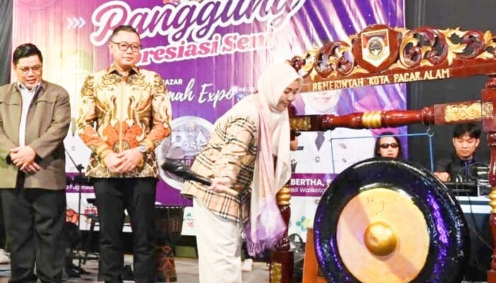Pukulan Gong Plt Wako Bazar Besemah Expo Kota Pagar Alam Ke-22 Resmi di Buka