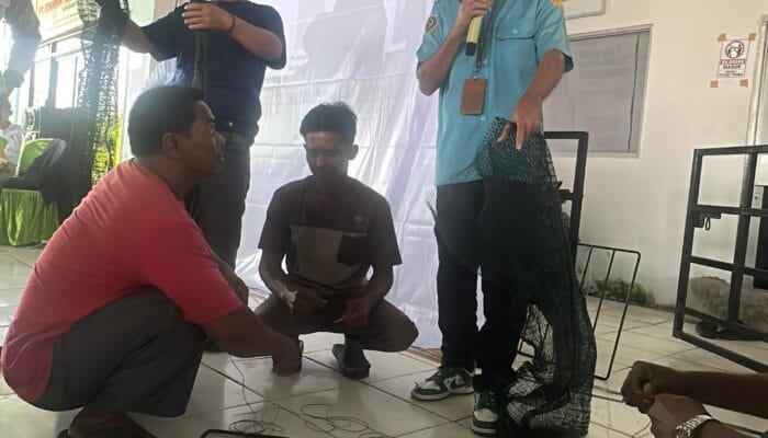 PT BLL Gandeng HNSI Latih Nelayan Modifikasi Jaring Hela Dasar