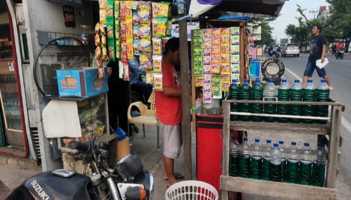 Dimulai dari Nol: Kisah Virgo di Balik Deretan Botol Pertalite