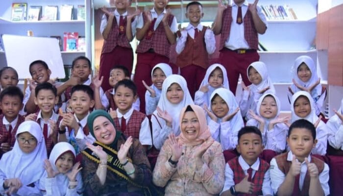15 Menit Membacakan Cerita Sehari Jadi Fondasi Karakter dan Masa Depan Anak