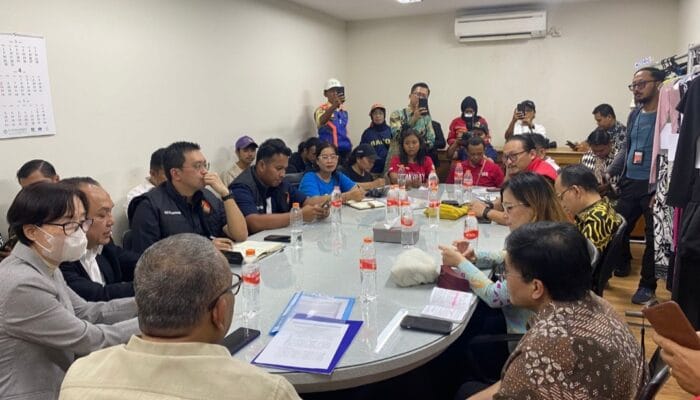 Wamenaker dan Desk Ketenagakerjaan Mabes Polri Turun Tangan Selesaikan Perselisihan 132 Karyawan PT Amos Indah Indonesia