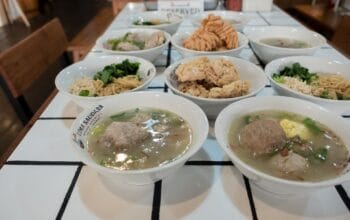 Bakso dengan Konsep Racik Kuah Sendiri, Tren Kuliner Interaktif di Bandung