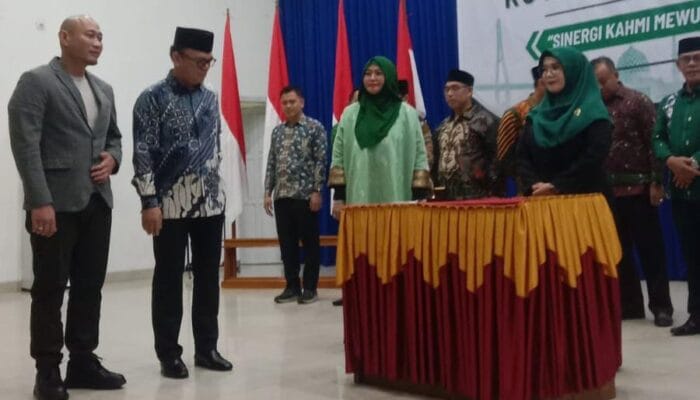 Joncik Lantik Pengurus KAHMI dan FORHATI Lubuk Linggau, Heny Susantih Ajak Perkuat Sinergi untuk Kemajuan Daerah