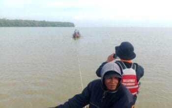 Kapal Mati Mesin di Perairan Pulau Halang, Basarnas Pekanbaru Evakuasi 4 Nelayan