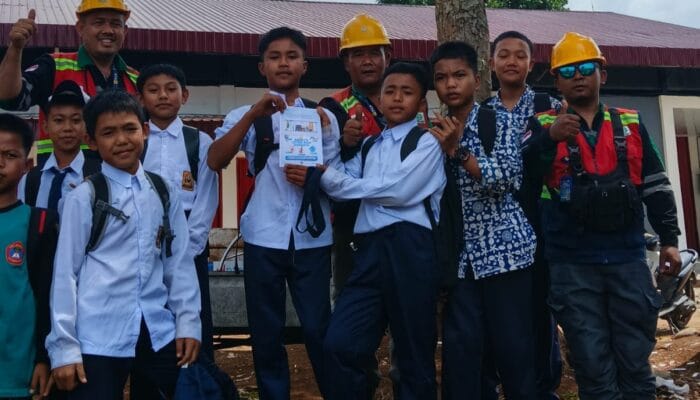Jangan Asal Pasang Umbul-Umbul! PLN Ingatkan Jarak Aman dari Kabel Listrik