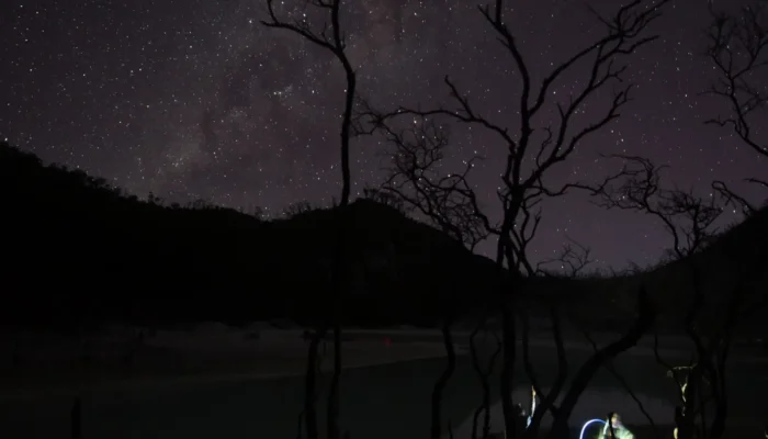 Langit Gelap Jadi Daya Tarik Baru, BRIN Uji Potensi Astrowisata Kawah Putih
