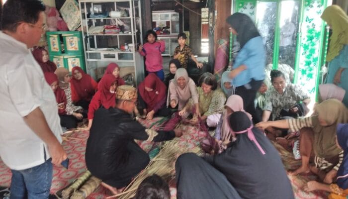 Ketika Tradisi Mengikuti Zaman, Purun Pedamaran Mulai Menyasar Pasar Kekinian